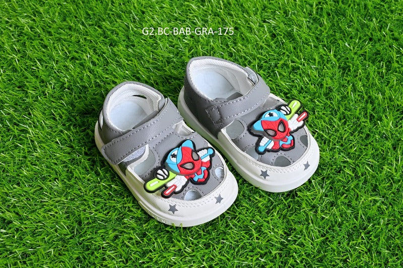 Trendy Kids Sandals 2025 – Stylish, Comfy & Durable Footwear for Every Adventure