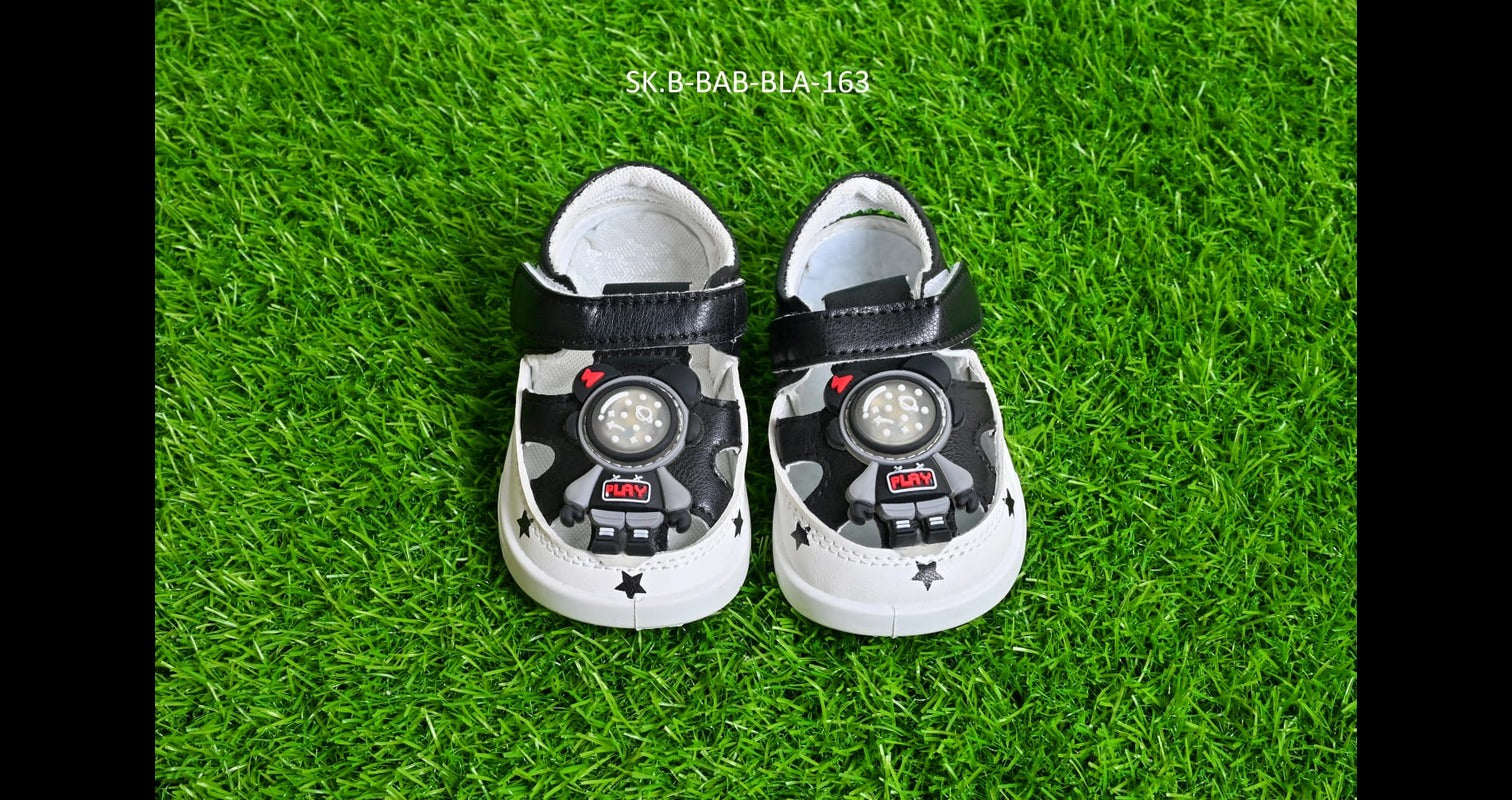 Trendy Kids Sandals 2025 – Stylish, Comfy & Durable Footwear for Every Adventure