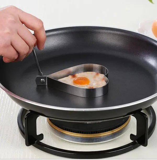 Pack of 4 Stainless Steel Fried Egg & Pancake Moulds – Star, Heart, Round & Flower Shapes (Kitchen Tools, Random Color)