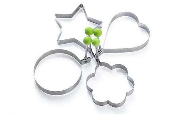 Pack of 4 Stainless Steel Fried Egg & Pancake Moulds – Star, Heart, Round & Flower Shapes (Kitchen Tools, Random Color)