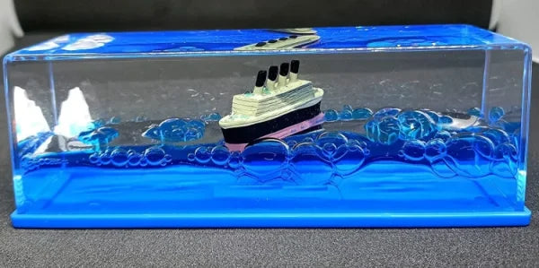 Titanic Liquid Wave Cruise Ship – Unsinkable Floating Desk Toy & Car Dashboard Decor