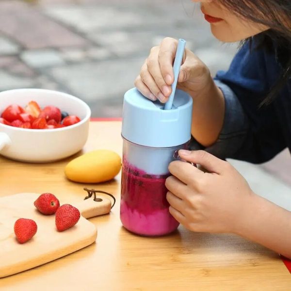 Crusher Juicer Mug-Shaped Portable Blender with Straw – Mini Cordless Juicing Cup for Home & Outdoor Use